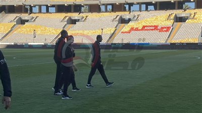 وصول طاقم تحكيم مباراة الزمالك وسموحة لملعب برج العرب منذ قليل بعد حادث السير- نبض مصر