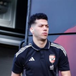وصول لاعبي الأهلي لاستاد القاهرة استعداداً لمواجهة الزمالك فى قمة الليلة بالدوري.. صور