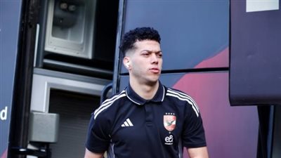 وصول لاعبي الأهلي لاستاد القاهرة استعداداً لمواجهة الزمالك فى قمة الليلة بالدوري.. صور